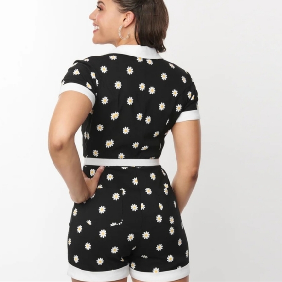 NWT Unique Vintage Daisy Print Patsy Romper - Picture 2 of 10